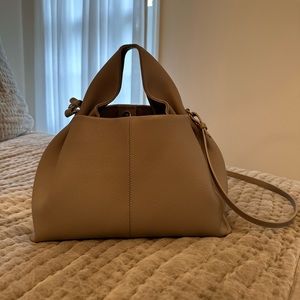 Polene Paris Numéro Neuf
EDITION TEXTURED TAUPE